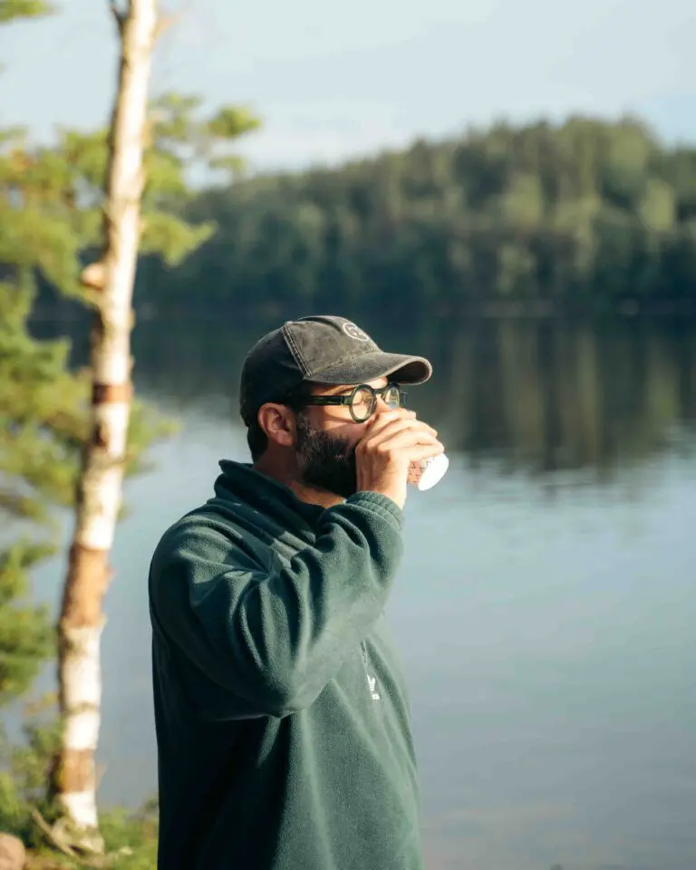 Un café au bord de l'eau