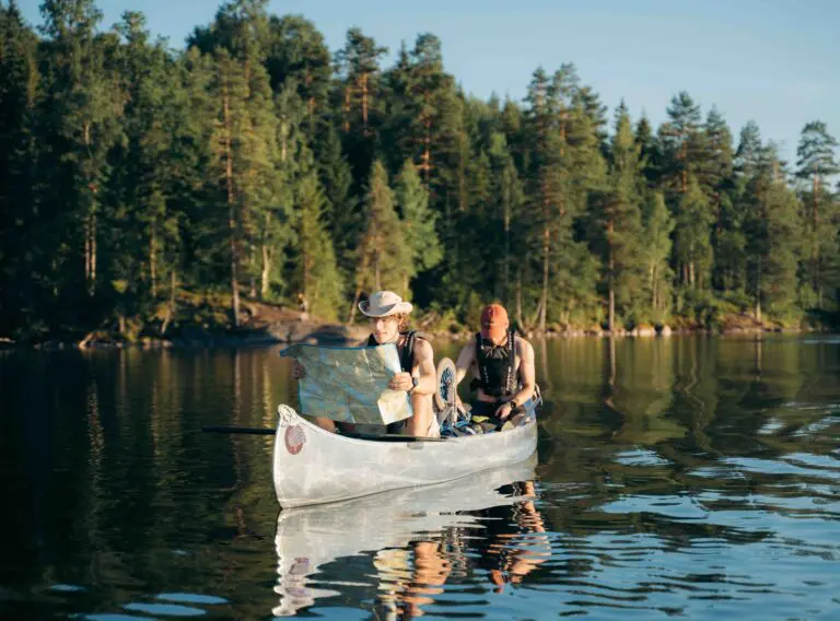 Two friends in Sweden kanotocht zweden