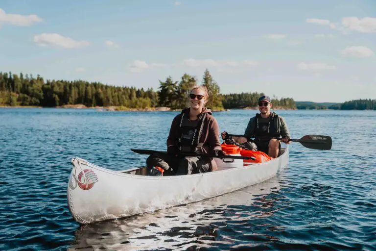 deux amis faisant le Canoe Trip