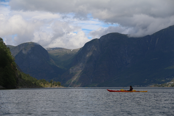 Un kayak dans les fjords norvégiens.